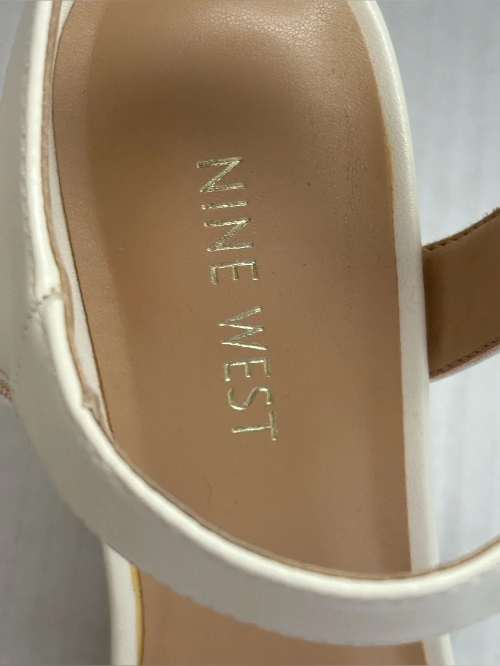 Nine West Cream Platform Sandals with Ankle Strap Chunky 4” Heels Size 8.5